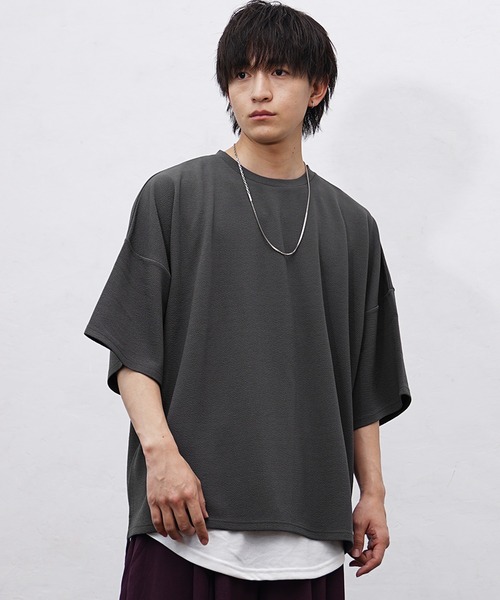 MinoriTY(マイノリティ)の「【MinoriTY】6分袖&長袖 柔らか梨地素材スーパービッグシルエットドルマンスリットトレーナー ロンT カットソー メンズ 半袖 春服 オーバーサイズ ルーズフィット(Tシャツ/カットソー・メンズ・ブラック/グレイッシュベージュ/ホワイト/ライトグレー/ブラウン/チャコール/ブルー/ブルー系1/ライトグレー系1/グレー系1/ブラック系1・L/M/S)」の7枚目の写真