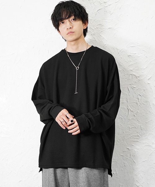 MinoriTY(マイノリティ)の「【MinoriTY】柔らか梨地素材スーパービッグシルエットドルマンスリットトレーナー 長袖ロンT カットソー メンズ 春服 オーバーサイズ ルーズフィット(Tシャツ/カットソー・メンズ・ブラック/グレイッシュベージュ/ホワイト/ライトグレー/ブラウン/チャコール/ブルー・L/M/S)」の2枚目の写真