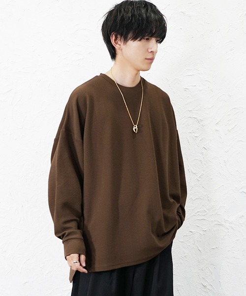 MinoriTY(マイノリティ)の「【MinoriTY】柔らか梨地素材スーパービッグシルエットドルマンスリットトレーナー 長袖ロンT カットソー メンズ 春服 オーバーサイズ ルーズフィット(Tシャツ/カットソー・メンズ・ブラック/グレイッシュベージュ/ホワイト/ライトグレー/ブラウン/チャコール/ブルー・L/M/S)」の20枚目の写真