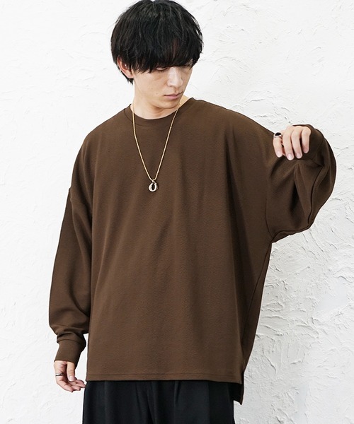 MinoriTY(マイノリティ)の「【MinoriTY】柔らか梨地素材スーパービッグシルエットドルマンスリットトレーナー 長袖ロンT カットソー メンズ 春服 オーバーサイズ ルーズフィット(Tシャツ/カットソー・メンズ・ブラック/グレイッシュベージュ/ホワイト/ライトグレー/ブラウン/チャコール/ブルー・L/M/S)」の21枚目の写真