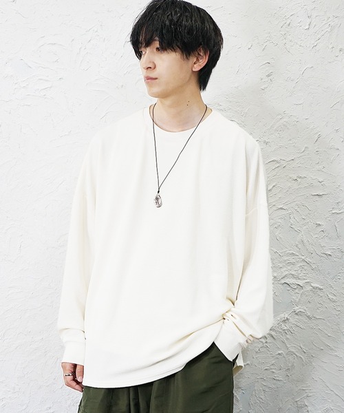 MinoriTY(マイノリティ)の「【MinoriTY】柔らか梨地素材スーパービッグシルエットドルマンスリットトレーナー 長袖ロンT カットソー メンズ 春服 オーバーサイズ ルーズフィット(Tシャツ/カットソー・メンズ・ブラック/グレイッシュベージュ/ホワイト/ライトグレー/ブラウン/チャコール/ブルー・L/M/S)」の12枚目の写真