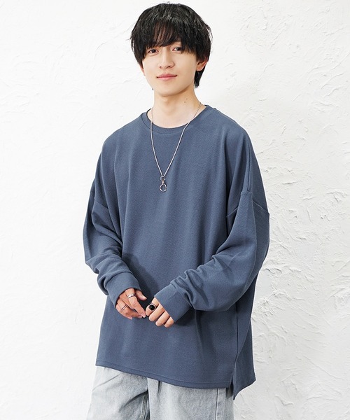 MinoriTY(マイノリティ)の「【MinoriTY】柔らか梨地素材スーパービッグシルエットドルマンスリットトレーナー 長袖ロンT カットソー メンズ 春服 オーバーサイズ ルーズフィット(Tシャツ/カットソー・メンズ・ブラック/グレイッシュベージュ/ホワイト/ライトグレー/ブラウン/チャコール/ブルー・L/M/S)」の8枚目の写真