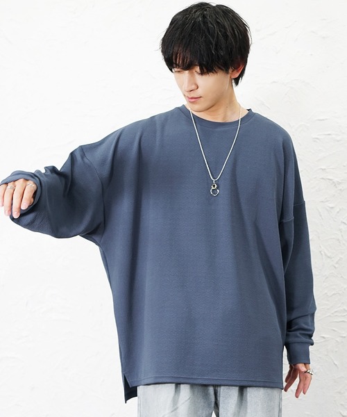 MinoriTY(マイノリティ)の「【MinoriTY】柔らか梨地素材スーパービッグシルエットドルマンスリットトレーナー 長袖ロンT カットソー メンズ 春服 オーバーサイズ ルーズフィット(Tシャツ/カットソー・メンズ・ブラック/グレイッシュベージュ/ホワイト/ライトグレー/ブラウン/チャコール/ブルー・L/M/S)」の10枚目の写真