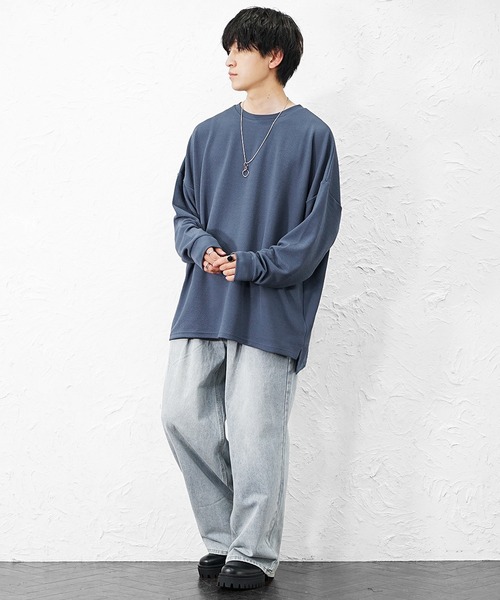 MinoriTY(マイノリティ)の「【MinoriTY】柔らか梨地素材スーパービッグシルエットドルマンスリットトレーナー 長袖ロンT カットソー メンズ 春服 オーバーサイズ ルーズフィット(Tシャツ/カットソー・メンズ・ブラック/グレイッシュベージュ/ホワイト/ライトグレー/ブラウン/チャコール/ブルー・L/M/S)」の11枚目の写真