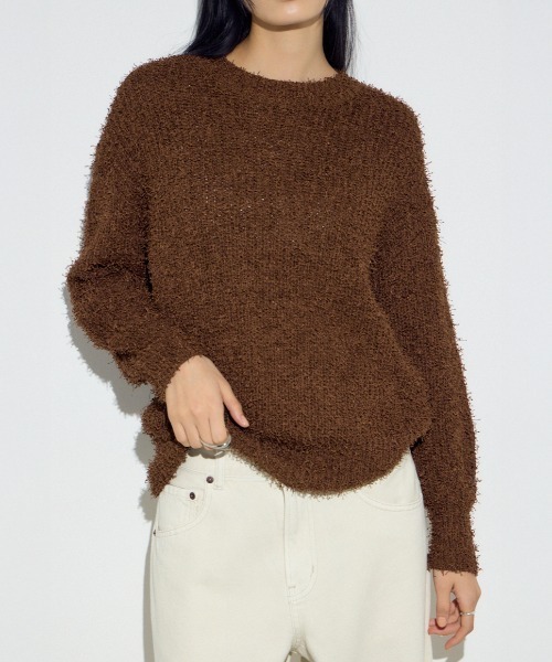 AZUL by moussy(アズールバイマウジー)の「カールヤーンクルーネックニット(ニット/セーター・レディース・ライトイエロー/アイボリー/ブラウン・SMALL/MEDIUM)」の1枚目の写真