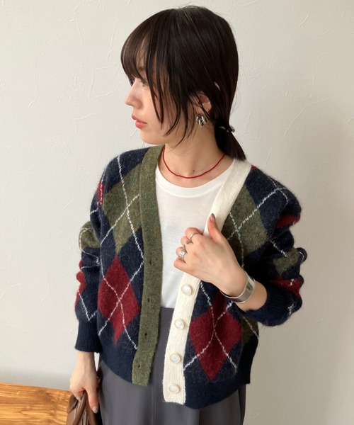 zena（ジェナ）の「アーガイルニットカーデ（カーディガン/ボレロ・レディース・ベージュ/ネイビー・FREE）」の6枚目の写真