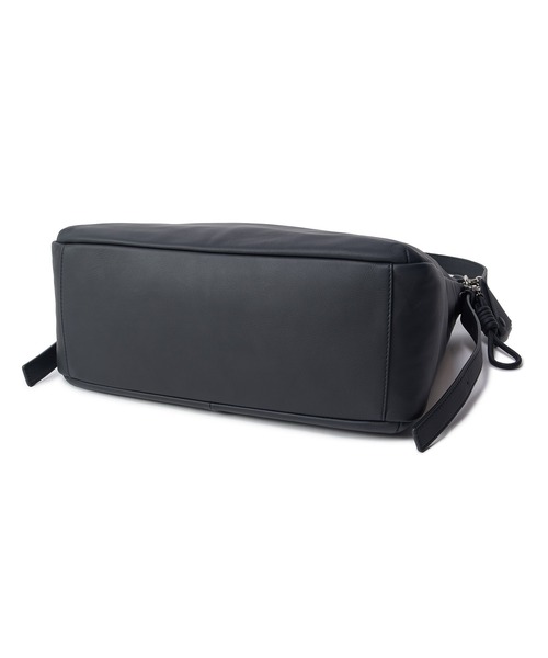 MEN'S BIGI（メンズビギ）の「【SEEKER/シーカー】別注 ソフトレザーショルダーバッグ（ショルダーバッグ・メンズ・ブラック/グレー系その他・FREE）」の14枚目の写真