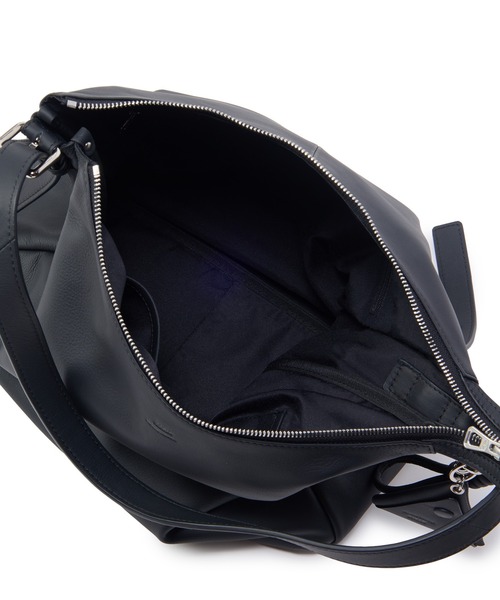 MEN'S BIGI（メンズビギ）の「【SEEKER/シーカー】別注 ソフトレザーショルダーバッグ（ショルダーバッグ・メンズ・ブラック/グレー系その他・FREE）」の10枚目の写真