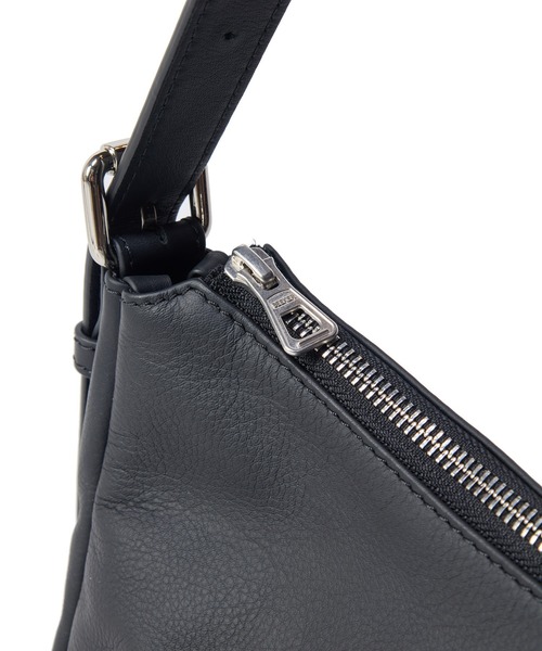 MEN'S BIGI（メンズビギ）の「【SEEKER/シーカー】別注 ソフトレザーショルダーバッグ（ショルダーバッグ・メンズ・ブラック/グレー系その他・FREE）」の7枚目の写真