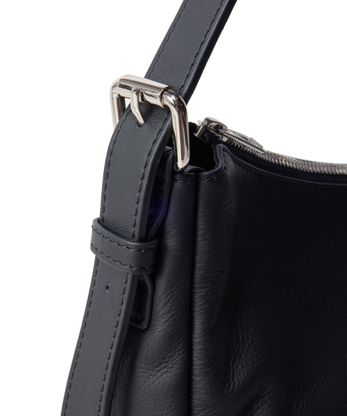 MEN'S BIGI（メンズビギ）の「【SEEKER/シーカー】別注 ソフトレザーショルダーバッグ（ショルダーバッグ・メンズ・ブラック/グレー系その他・FREE）」の8枚目の写真