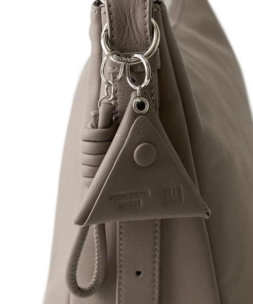 MEN'S BIGI（メンズビギ）の「【SEEKER/シーカー】別注 ソフトレザーショルダーバッグ（ショルダーバッグ・メンズ・ブラック/グレー系その他・FREE）」の16枚目の写真