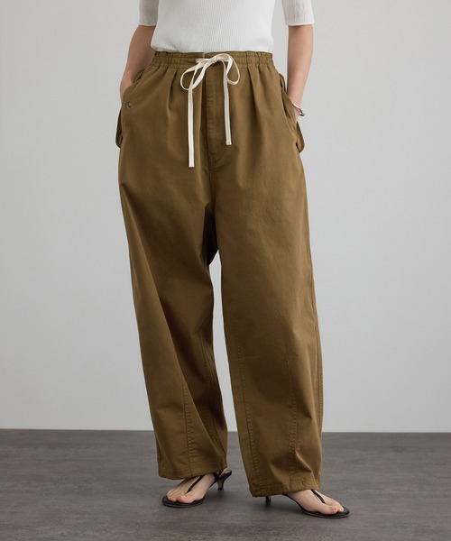 SALON adam et rope'(サロン アダム エ ロペ)の「【WEB限定】ブロークンツイルミリタリータックカーゴパンツ(カーゴパンツ・レディース・カーキ/キャメル/オフホワイト・FREE)」の3枚目の写真