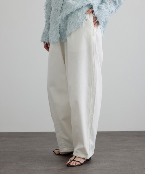 SALON adam et rope'(サロン アダム エ ロペ)の「【WEB限定】ブロークンツイルミリタリータックカーゴパンツ(カーゴパンツ・レディース・カーキ/キャメル/オフホワイト・FREE)」の1枚目の写真