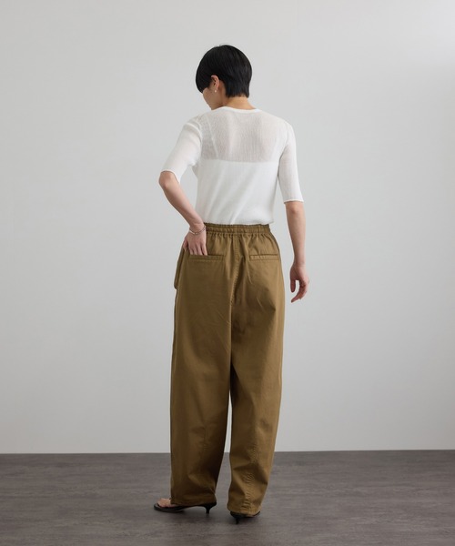 SALON adam et rope'(サロン アダム エ ロペ)の「【WEB限定】ブロークンツイルミリタリータックカーゴパンツ(カーゴパンツ・レディース・カーキ/キャメル/オフホワイト・FREE)」の6枚目の写真