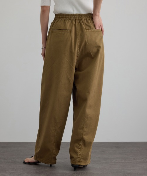 SALON adam et rope'(サロン アダム エ ロペ)の「【WEB限定】ブロークンツイルミリタリータックカーゴパンツ(カーゴパンツ・レディース・カーキ/キャメル/オフホワイト・FREE)」の7枚目の写真