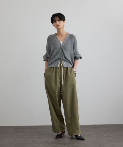 SALON adam et rope'(サロン アダム エ ロペ)の「【WEB限定】ブロークンツイルミリタリータックカーゴパンツ(カーゴパンツ・レディース・カーキ/キャメル/オフホワイト・FREE)」の8枚目の写真