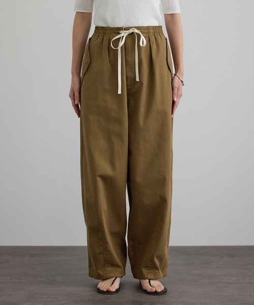 SALON adam et rope'(サロン アダム エ ロペ)の「【WEB限定】ブロークンツイルミリタリータックカーゴパンツ(カーゴパンツ・レディース・カーキ/キャメル/オフホワイト・FREE)」の10枚目の写真