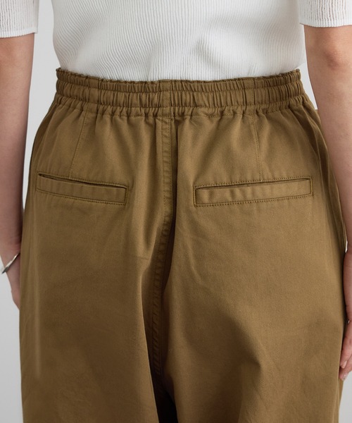 SALON adam et rope'(サロン アダム エ ロペ)の「【WEB限定】ブロークンツイルミリタリータックカーゴパンツ(カーゴパンツ・レディース・カーキ/キャメル/オフホワイト・FREE)」の16枚目の写真
