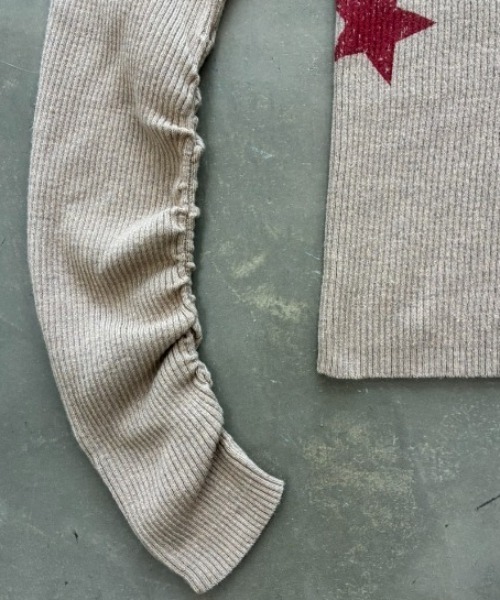 SHAGGIE(シャギー)の「袖ギャザースターグラフィックルーズニット(ニット/セーター・レディース・ベージュ/ホワイト/ブラック・FREE)」の14枚目の写真