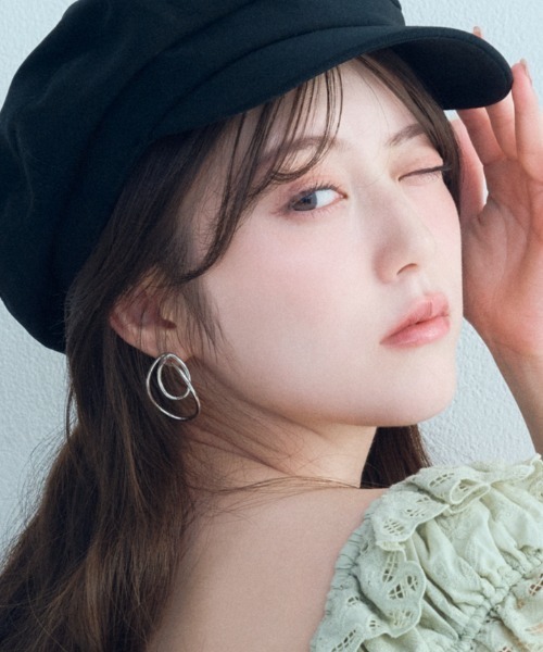 SNIDEL(スナイデル)の「ダブルラインフープピアス(ピアス(両耳用)・レディース・シルバー/ゴールド・F)」の2枚目の写真