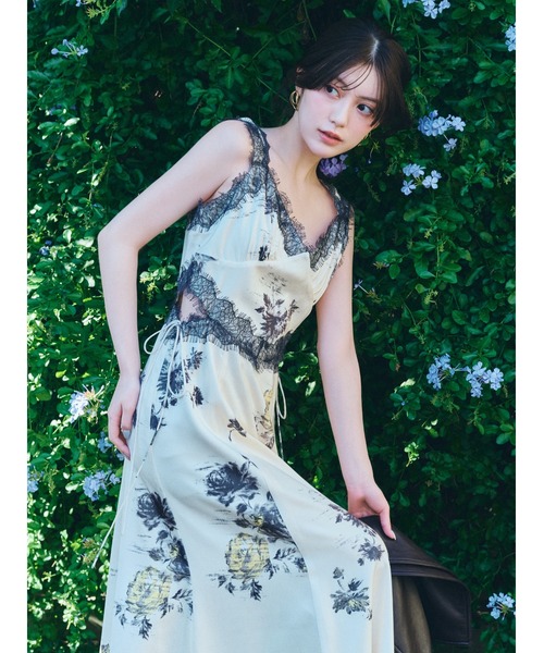 SNIDEL(スナイデル)の「ダブルラインフープピアス(ピアス(両耳用)・レディース・シルバー/ゴールド・F)」の5枚目の写真