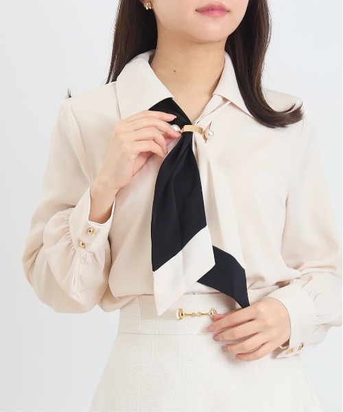 ASTORIA ODIER（アストリアオディール）の「金具付配色ボウタイブラウス（シャツ/ブラウス・レディース・ホワイト/ライトグレー/ベージュ/ミント・MEDIUM）」の4枚目の写真