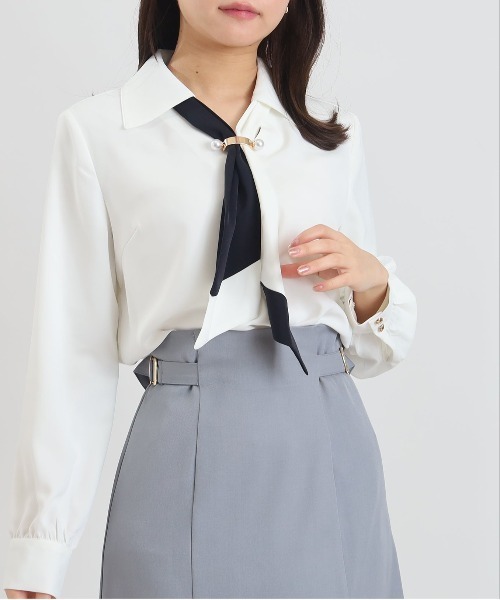 ASTORIA ODIER（アストリアオディール）の「金具付配色ボウタイブラウス（シャツ/ブラウス・レディース・ホワイト/ライトグレー/ベージュ/ミント・MEDIUM）」の2枚目の写真