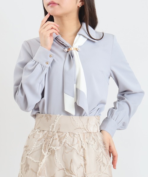 ASTORIA ODIER（アストリアオディール）の「金具付配色ボウタイブラウス（シャツ/ブラウス・レディース・ホワイト/ライトグレー/ベージュ/ミント・MEDIUM）」の5枚目の写真