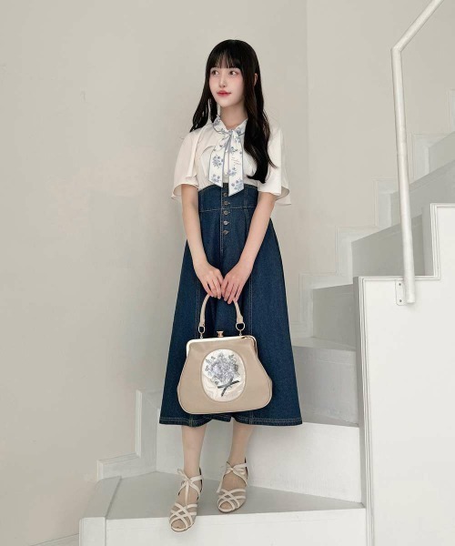 an another angelus（アンアナザーアンジェラス）の「フレームスミレ刺繍がま口バッグ/fint フィント（ハンドバッグ・レディース・アイボリー/パープル・FREE）」の7枚目の写真