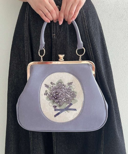 an another angelus（アンアナザーアンジェラス）の「フレームスミレ刺繍がま口バッグ/fint フィント（ハンドバッグ・レディース・アイボリー/パープル・FREE）」の16枚目の写真