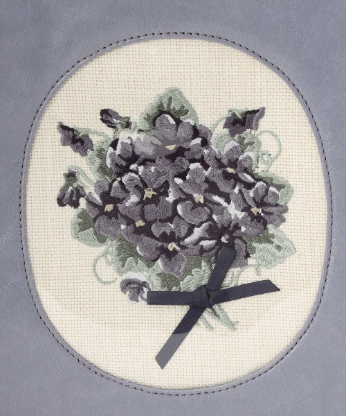 an another angelus（アンアナザーアンジェラス）の「フレームスミレ刺繍がま口バッグ/fint フィント（ハンドバッグ・レディース・アイボリー/パープル・FREE）」の14枚目の写真