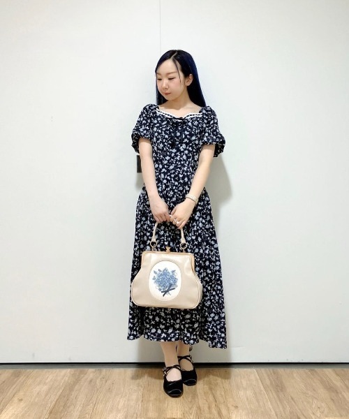 フレームスミレ刺繍がま口バッグ/fint フィント（ハンドバッグ）｜an