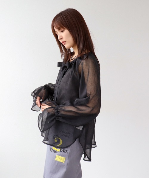 Three Four Time（ｽﾘｰﾌｫｰﾀｲﾑ）の「ギャーザーリボンカラーブラウス（シャツ/ブラウス・レディース・ブラック/ホワイト/イエロー・FREE）」の9枚目の写真