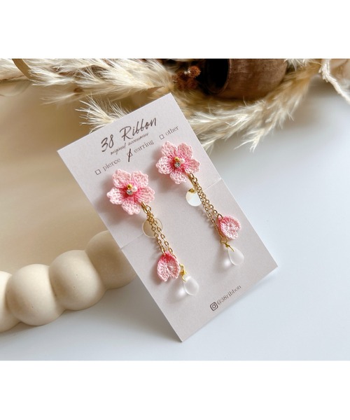 tone（トーン）の「【38ribbon】桜ロングチェーンのイヤリング(MA)（イヤリング・レディース・ピンク・FREE）」の2枚目の写真