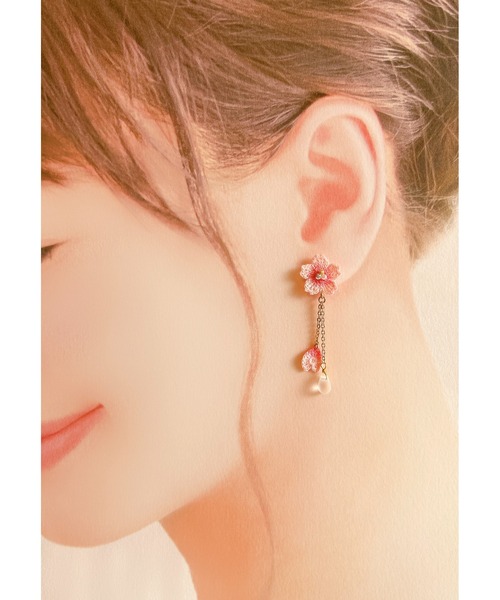 tone（トーン）の「【38ribbon】桜ロングチェーンのイヤリング(MA)（イヤリング・レディース・ピンク・FREE）」の8枚目の写真