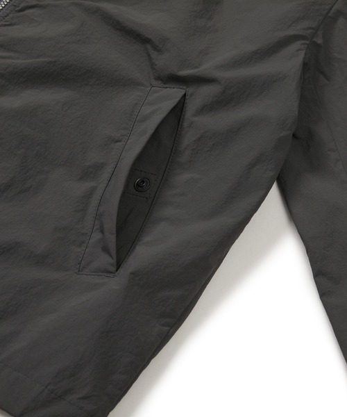 Snow Peak（スノーピーク）の「Snow Peak/ Light Taslan Women's Bomber Jacket ライト タスラン ウィメンズ ボンバー ジャケット 海外限定（ブルゾン・レディース・ライトベージュ/ブラック/ダークカーキ・L/M/S）」の6枚目の写真