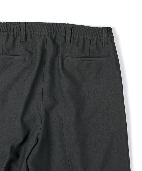 The DUFFER of ST.GEORGE（ザダファーオブセントジョージ）の「STRETCH CORDLANE WIDE TAPERED PANTS：コードレーン ワイドパンツ / スラックス / ストレッチパンツ / テーパードパンツ（スラックス・メンズ・グレー/ブラック・SMALL/MEDIUM/LARGE/X-LARGE）」の14枚目の写真