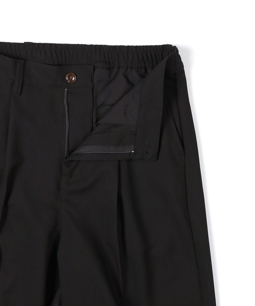 The DUFFER of ST.GEORGE（ザダファーオブセントジョージ）の「STRETCH CORDLANE WIDE TAPERED PANTS：コードレーン ワイドパンツ / スラックス / ストレッチパンツ / テーパードパンツ（スラックス・メンズ・グレー/ブラック・SMALL/MEDIUM/LARGE/X-LARGE）」の11枚目の写真