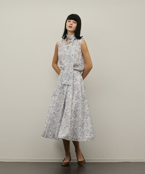 GRACE CONTINENTAL（グレースコンチネンタル）の「シアーフラワープリントジャガードフレアスカート（スカート・レディース・グレー/イエロー・38/36）」の4枚目の写真
