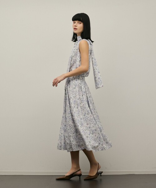 GRACE CONTINENTAL（グレースコンチネンタル）の「シアーフラワープリントジャガードフレアスカート（スカート・レディース・グレー/イエロー・38/36）」の6枚目の写真
