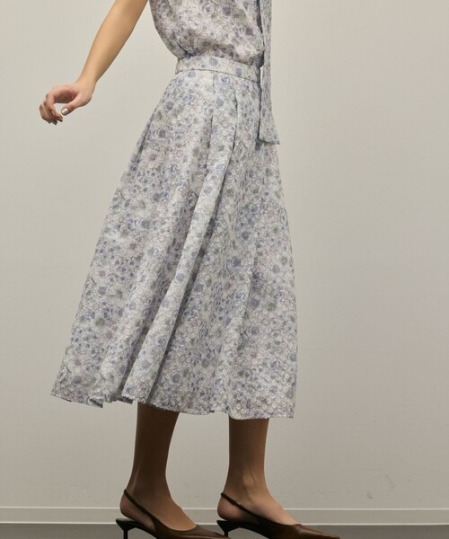 GRACE CONTINENTAL（グレースコンチネンタル）の「シアーフラワープリントジャガードフレアスカート（スカート・レディース・グレー/イエロー・38/36）」の9枚目の写真
