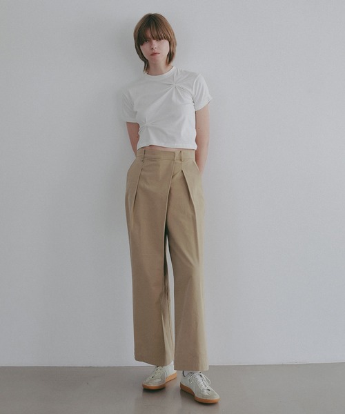 MANOF(マノフ)の「TUCK CUT TOPS(Tシャツ/カットソー・レディース・ホワイト/ブラック/ブラウン/グリーン・F)」の8枚目の写真