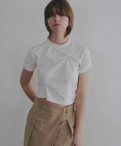 MANOF(マノフ)の「TUCK CUT TOPS(Tシャツ/カットソー・レディース・ホワイト/ブラック/ブラウン/グリーン・F)」の6枚目の写真
