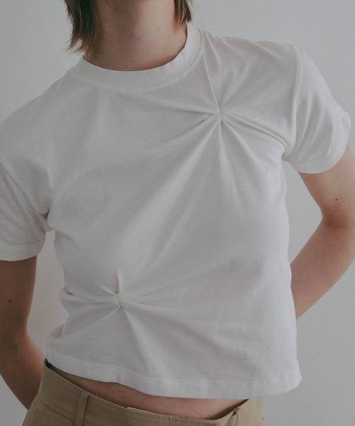 MANOF(マノフ)の「TUCK CUT TOPS(Tシャツ/カットソー・レディース・ホワイト/ブラック/ブラウン/グリーン・F)」の7枚目の写真