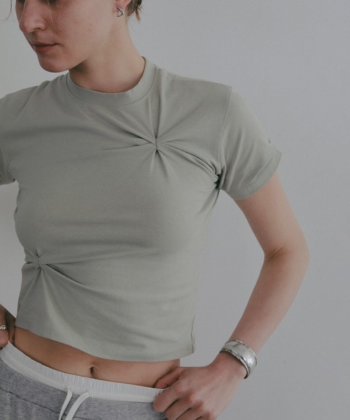 MANOF(マノフ)の「TUCK CUT TOPS(Tシャツ/カットソー・レディース・ホワイト/ブラック/ブラウン/グリーン・F)」の22枚目の写真