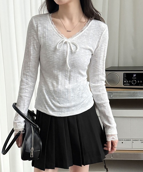 Girly Doll(ガーリードール)の「レーストリムVネックリブトップス(Tシャツ/カットソー・レディース・ホワイト/ブラック・M/L)」の7枚目の写真