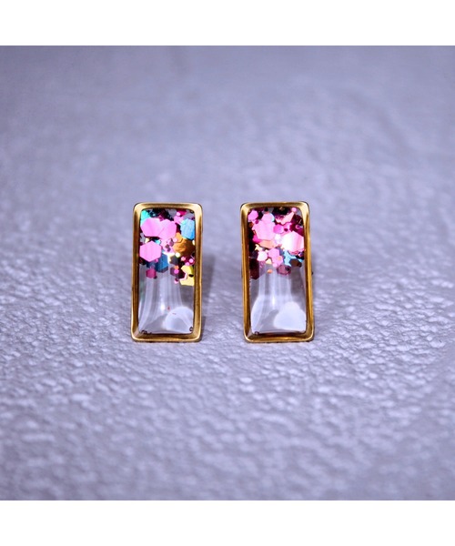 tone(トーン)の「【Willija】金属アレルギー対応《Evil squareⅡmini》偏光ホログラムのピアス(MA)(ピアス(両耳用)・レディース・グリーン/オレンジ/ブルー/ピンク・FREE)」の7枚目の写真