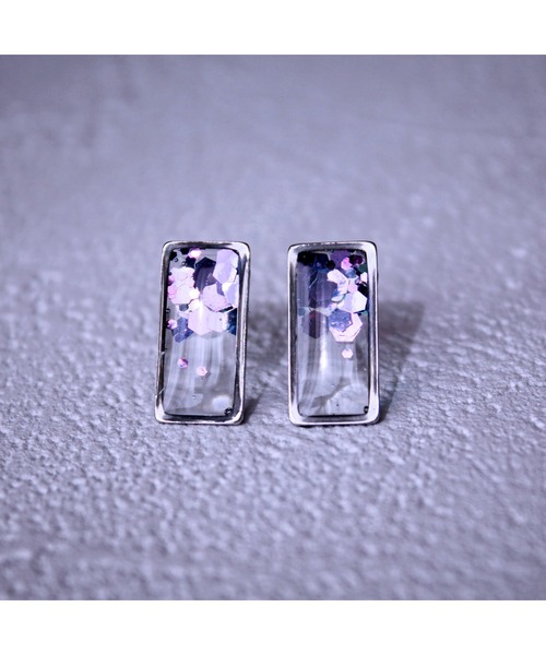 tone(トーン)の「【Willija】金属アレルギー対応《Evil squareⅡmini》偏光ホログラムのピアス(MA)(ピアス(両耳用)・レディース・グリーン/オレンジ/ブルー/ピンク・FREE)」の8枚目の写真