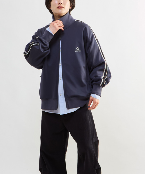 CONVERSE TOKYO(コンバーストウキョウ)の「SIDE LINE LOOSE TRACK JACKET(UNISEX)(その他アウター・レディース・オリーブ/ブラック/チャコールグレー/ライトグレー・LARGE/MEDIUM)」の9枚目の写真
