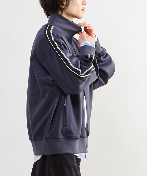 CONVERSE TOKYO(コンバーストウキョウ)の「SIDE LINE LOOSE TRACK JACKET(UNISEX)(その他アウター・レディース・オリーブ/ブラック/チャコールグレー/ライトグレー・LARGE/MEDIUM)」の10枚目の写真